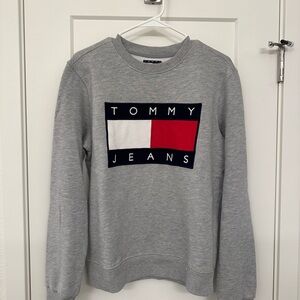 Tommy Hilfiger Men's Gray Crewneck Sweater